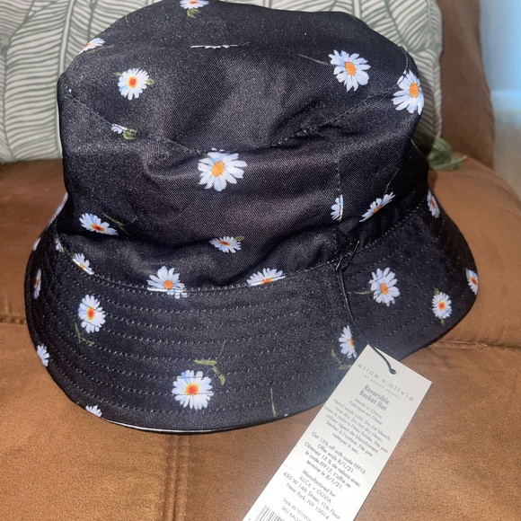 ✨NEW✨Alice + Olivia Reversible Bucket Hat - Picture 8 of 8